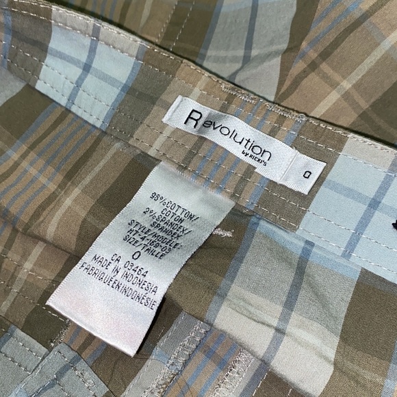 Revolution by Rickies green and blue plaid shorts with buttons - Picture 4 of 4